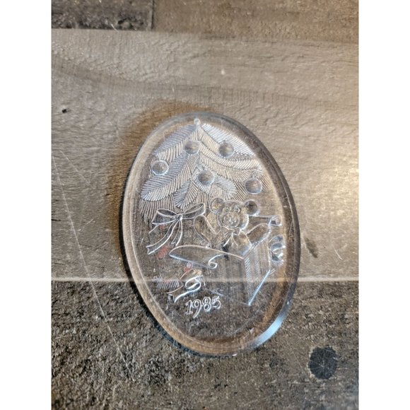 Opening gifts Teddy bear tree acrylic ornament xmas - Picture 1 of 4